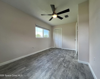 801 Hampton Way - Photo Thumbnail 14