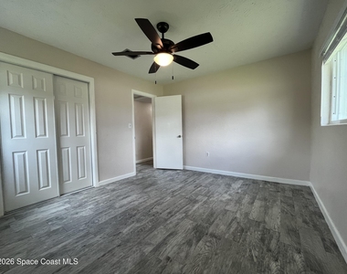 801 Hampton Way - Photo Thumbnail 12