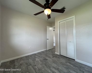 801 Hampton Way - Photo Thumbnail 10