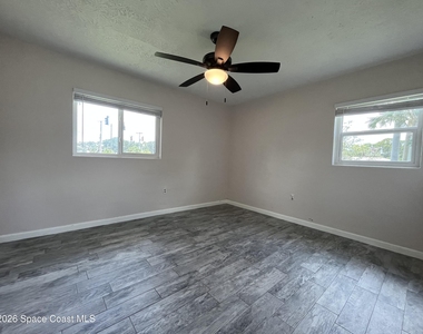 801 Hampton Way - Photo Thumbnail 11