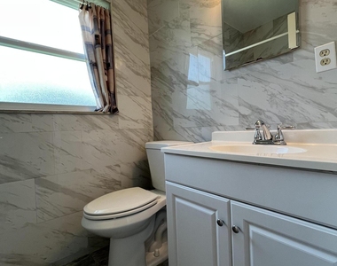 801 Hampton Way - Photo Thumbnail 15