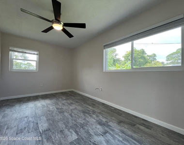 801 Hampton Way - Photo Thumbnail 13