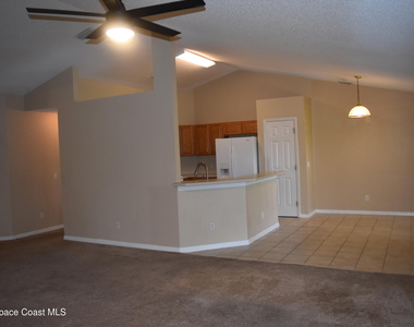 154 Bamboo Avenue Se - Photo Thumbnail 6