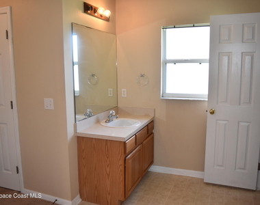 154 Bamboo Avenue Se - Photo Thumbnail 9