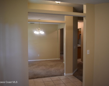 154 Bamboo Avenue Se - Photo Thumbnail 3