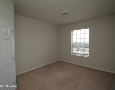 1576 Peregrine Circle - Photo Thumbnail 8