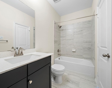9806 Oakwood Trail - Photo Thumbnail 27