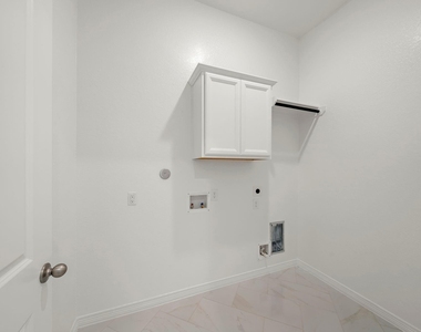 9806 Oakwood Trail - Photo Thumbnail 16