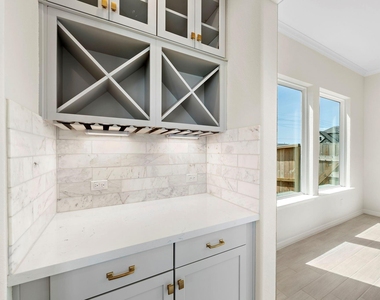 9806 Oakwood Trail - Photo Thumbnail 10
