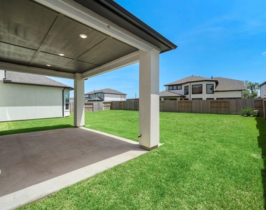 9806 Oakwood Trail - Photo Thumbnail 17