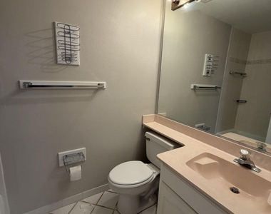2180 Country Club Drive - Photo Thumbnail 4
