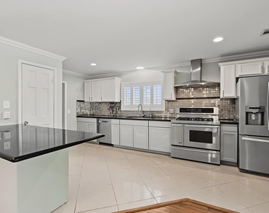 5616 Pine Street - Photo Thumbnail 5