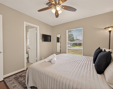 515 Ogilvie Street - Photo Thumbnail 11