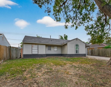515 Ogilvie Street - Photo Thumbnail 1