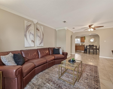 515 Ogilvie Street - Photo Thumbnail 2