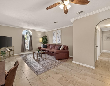 515 Ogilvie Street - Photo Thumbnail 3