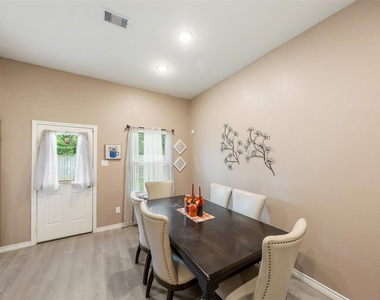 306 Helen Street - Photo Thumbnail 12