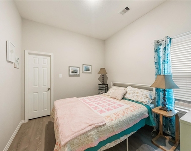 306 Helen Street - Photo Thumbnail 8