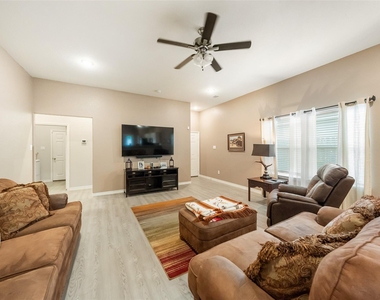 306 Helen Street - Photo Thumbnail 9