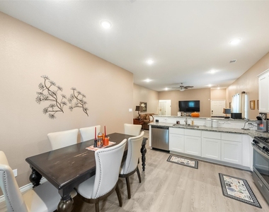 306 Helen Street - Photo Thumbnail 15