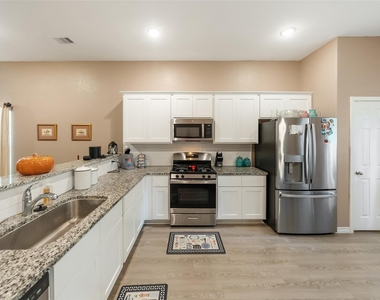 306 Helen Street - Photo Thumbnail 14