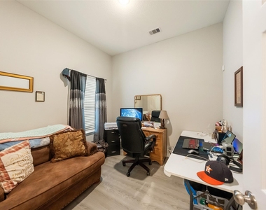 306 Helen Street - Photo Thumbnail 5
