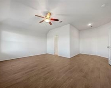 4514 Mondial Drive - Photo Thumbnail 7