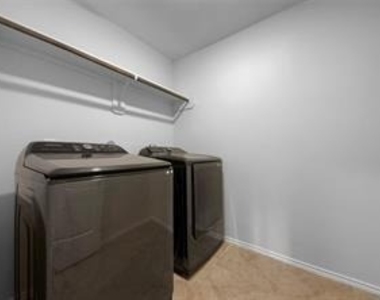 4514 Mondial Drive - Photo Thumbnail 15