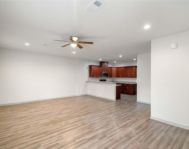 2704 Appian Way - Photo Thumbnail 5