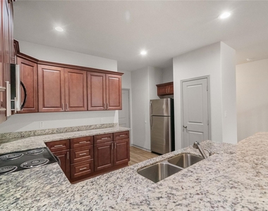 2704 Appian Way - Photo Thumbnail 4
