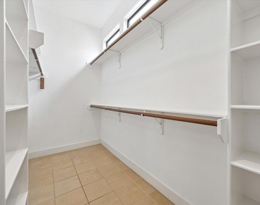 732 Ruthven Street - Photo Thumbnail 8