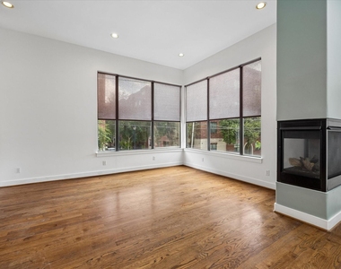732 Ruthven Street - Photo Thumbnail 2