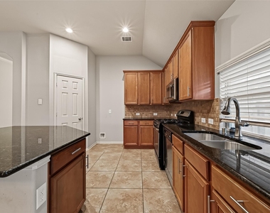 28207 Chalet Park Drive - Photo Thumbnail 15