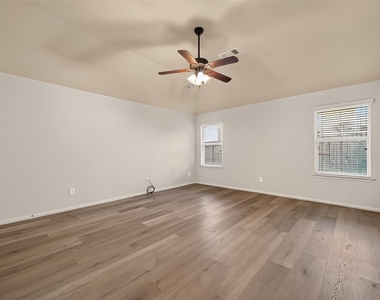 28207 Chalet Park Drive - Photo Thumbnail 16