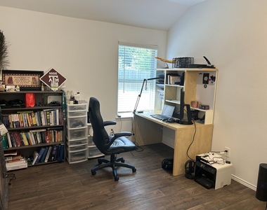 3305 Cold Swan Court - Photo Thumbnail 2