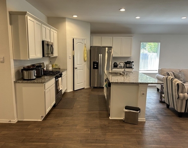3305 Cold Swan Court - Photo Thumbnail 7