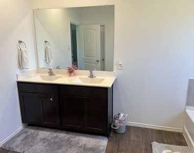 3305 Cold Swan Court - Photo Thumbnail 12
