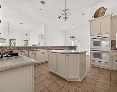 3831 Lakeridge Canyon Drive - Photo Thumbnail 14
