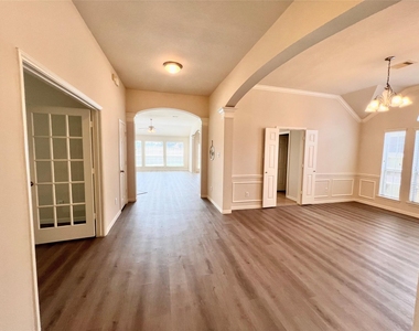 128 Emerald Loch Lane - Photo Thumbnail 7