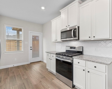 1026 Whispering Winds Drive - Photo Thumbnail 5