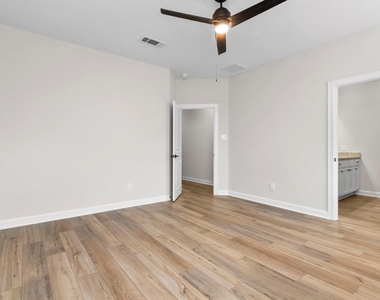 1026 Whispering Winds Drive - Photo Thumbnail 8