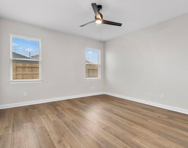 1026 Whispering Winds Drive - Photo Thumbnail 7