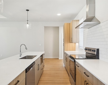 3651-823 S Custer Road - Photo Thumbnail 9