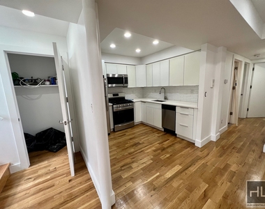 225 Mac Dougal Street - Photo Thumbnail 1