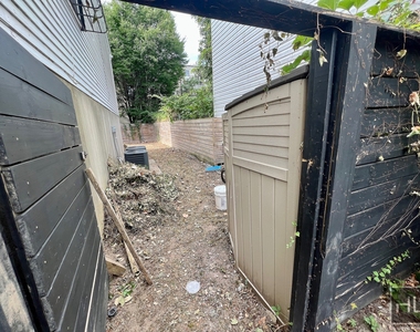 225 Mac Dougal Street - Photo Thumbnail 11