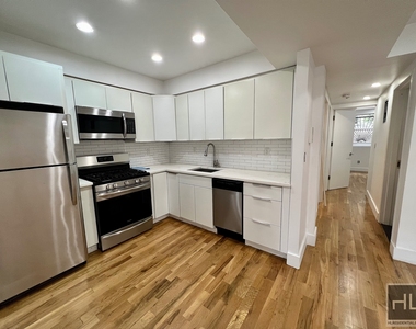 225 Mac Dougal Street - Photo Thumbnail 3