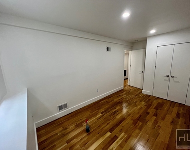 225 Mac Dougal Street - Photo Thumbnail 7