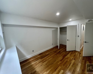 225 Mac Dougal Street - Photo Thumbnail 10