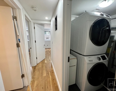 225 Mac Dougal Street - Photo Thumbnail 4