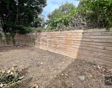 225 Mac Dougal Street - Photo Thumbnail 12
